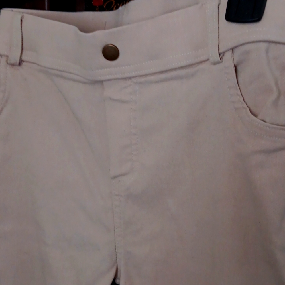 Amaryellis kaki pants  sz L, stretchy material or spandex-like material.
